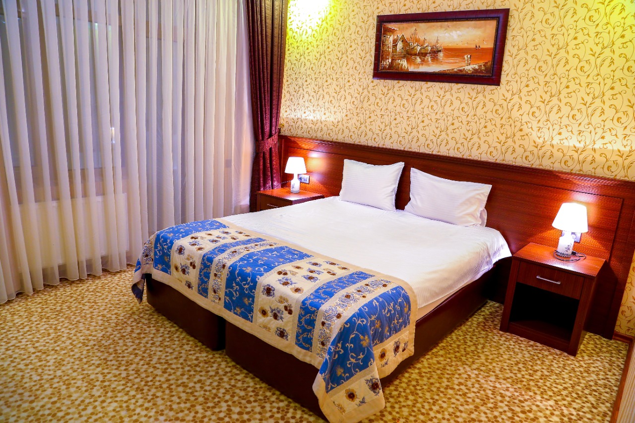 Central Park Hotel Room 4